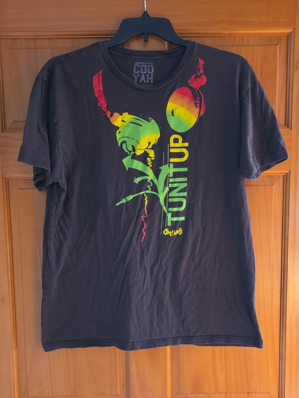 Men's T-Shirt Cooyah Clothing  'Turn It Up' Headphone Graphic XL